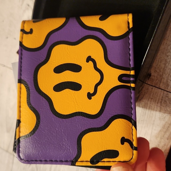 NWT ❗️ Buckle Down bifold wallet purple with yellow smiley face - Picture 8 of 11